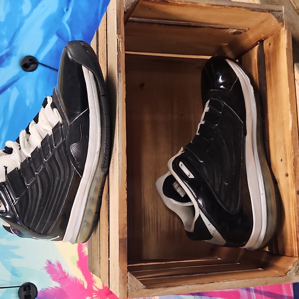Nike Black And White Sneakers - image 4